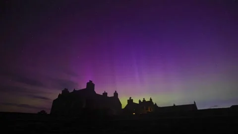 Time Lapse of Aurora over Skaill house mansion during the Persied meteor shower Video stock 281775736