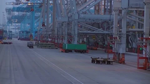 Time lapse at an automatic container terminal in the port of Rotterdam Video stock 231744081