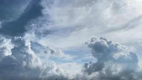 Time lapse background of clouds running in the blue sky Video stock 302254206