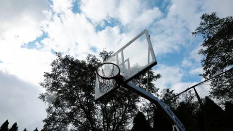 Time lapse of a basketball rim with clouds passing by Stockbeeldmateriaal 212426219