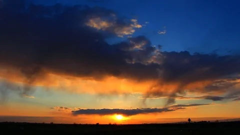 Time lapse beatifull gold sunset, day became night Vidéo 72193305