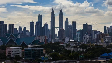 Time lapse: Beautiful and dramatic cloudy of the Kuala Lumpur skyline landmarks. 스톡 동영상 101605002