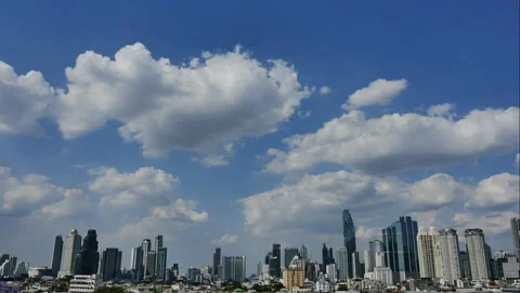 Time-Lapse of Beautiful blue sky with white cumulus on Cityscape 스톡 동영상 260170051