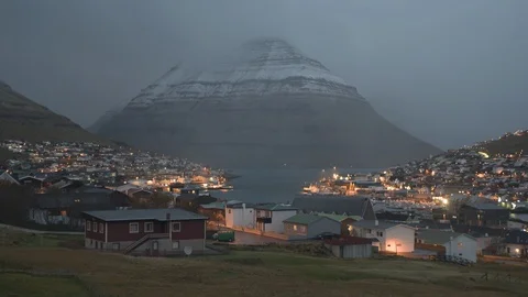 Time-lapse of a beautiful city and a snow covered mountain on a foggy day Stock Footage 116598518