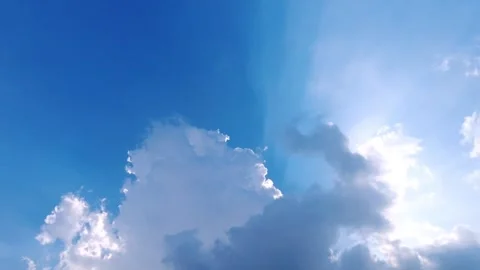 Time lapse, beautiful cloud movement In the sky with a bright sun Stock-Footage 250151547