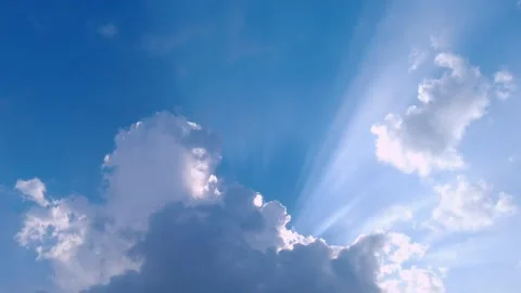 Time lapse, beautiful cloud movement In the sky with a bright sun Stock-Footage 250151550