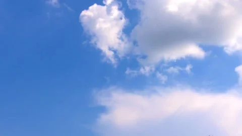 Time lapse, beautiful cloud movement In the sky with a bright sun Stock-Footage 250151620