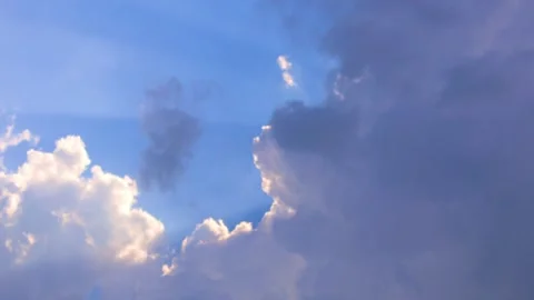 Time lapse, beautiful cloud movement In the sky with a bright sun Stock-Footage 250151621