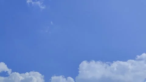 Time lapse, beautiful cloud movement In the sky with a bright sun Stock-Footage 250151995