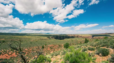 Time Lapse - Beautiful Clouds Moving Over Canyon Video stock 54753639