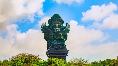 Time Lapse - Beautiful Clouds Moving Over Statue - 4K Video stock 104975296