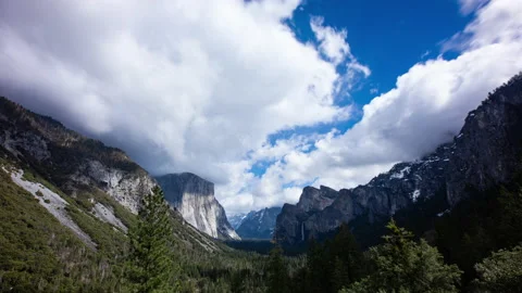 Time Lapse - Beautiful Clouds Moving Over Yosemite Valley Stock Footage 171092598