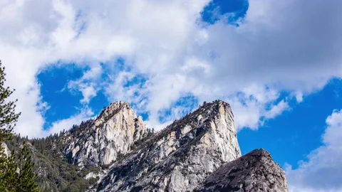 Time Lapse - Beautiful Clouds Moving Over the Cliff in Yosemite National Park Stock Footage 171092727