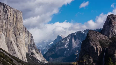 Time Lapse - Beautiful Clouds Moving Over Yosemite National Park Valley Stock Footage 171092880