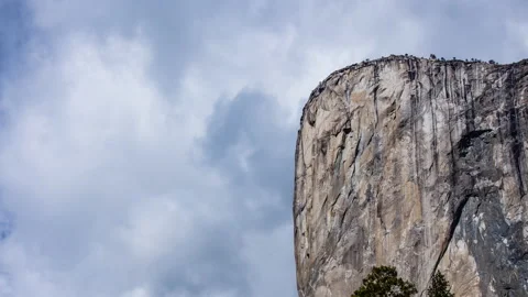 Time Lapse - Beautiful Clouds Moving Over the Cliff in Yosemite National Park Stock Footage 171092899