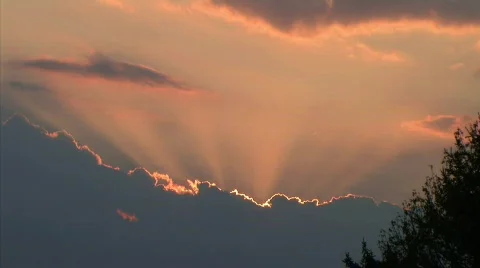 Time Lapse of Beautiful Clouds at Sunset 動画素材 85493