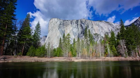 Time Lapse - Beautiful Cloudscape in Yosemite National Park with Merce River Video stock 171092941