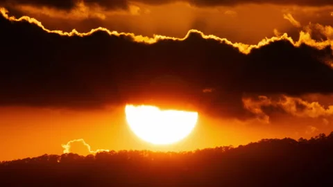 Time lapse of a beautiful dramatic sky with a big sun at sunset. Stock Footage 260435568