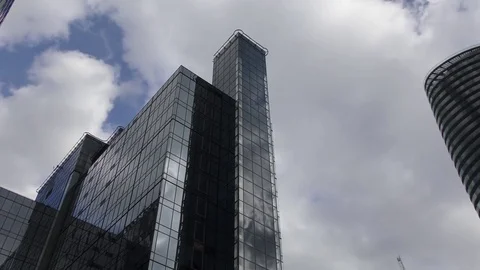 Time lapse. Beautiful fluffy clouds over the building. 動画素材 76261685