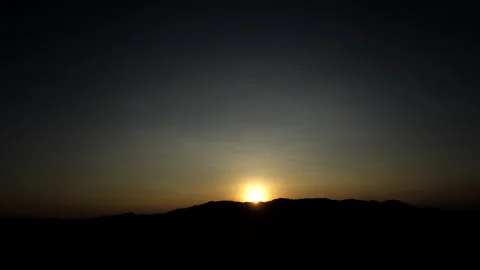 Time Lapse, Beautiful landscape, sunbeam with fog in the morning, Mae Moh, .. 스톡 동영상 319839006