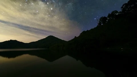 Time lapse of beautiful milky way scenery over alps mountains and lake Stock Footage 87773189