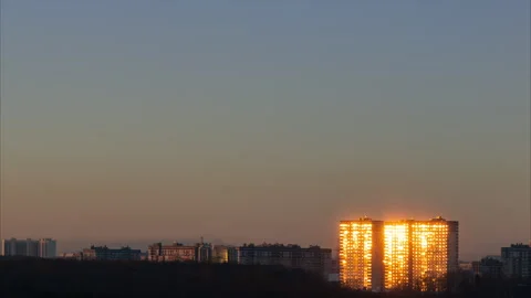 Time lapse. Beautiful reflection of the rising sun, running through a building Stock-Footage 270073567