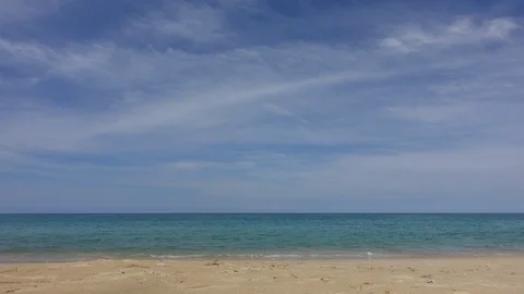 Time lapse Beautiful Sea view from tropical beach with blue sky	 Stock-Footage 99764271