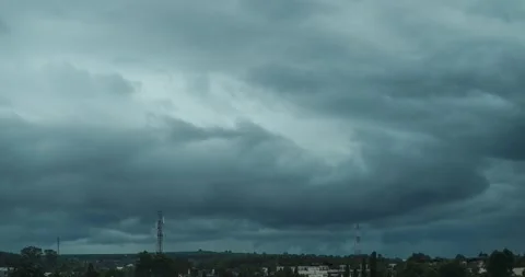 Time lapse of beautiful storm clouds moving in the sky over a residence. Stock-Footage 254188907