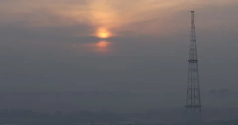 Time lapse of beautiful sun rising from behind mountains Stock Footage 162711106