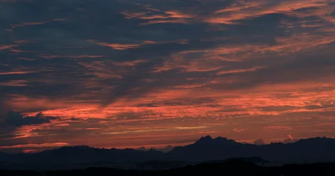 Time lapse of beautiful sun rising from behind mountains Stock Footage 162711736