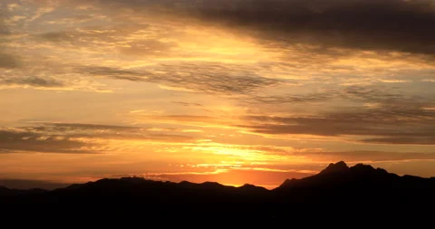 Time lapse of beautiful sun rising from behind mountains Stock Footage 162711851