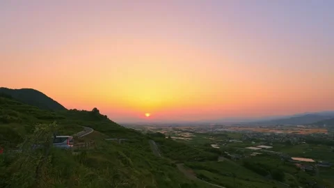 Time-lapse. Beautiful sunset and panoramic view from the mountain, Ukiha Vídeos de archivo 335257064