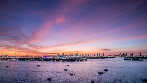 Time Lapse - Beautiful Sunset Cloudscape of Downtown Miami Skyline   - 4K Vídeos de archivo 121315594