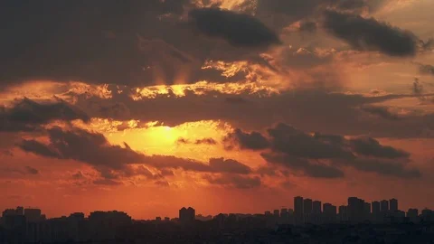 Time lapse beautiful sunset on the cloudy sky Video stock 79187601