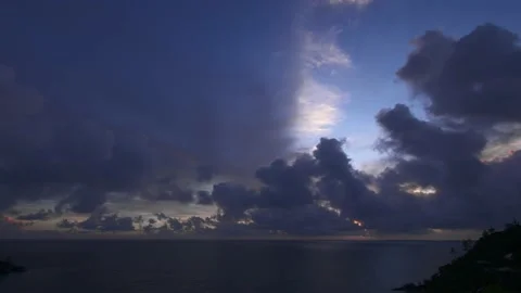 Time-lapse of beautiful sunset over the ocean, clouds float from left to right Stock Footage 163278367