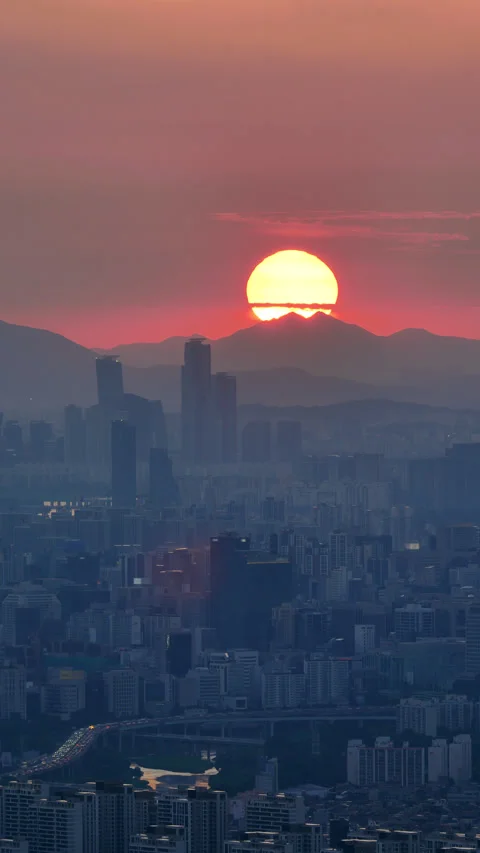 Time lapse of beautiful sunset over Seoul, telephoto perspective, vertical shot Stock Footage 292918590