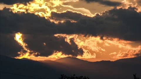 Time lapse of the beautiful sunset scenery on the top of the mountain. Video stock 254844699