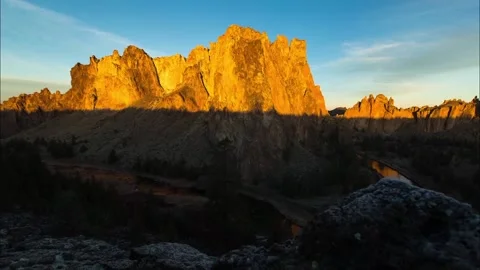 Time Lapse Beautiful View Of Smith Rock State Park, River Flowing Amidst Rock Stock Footage 160315042