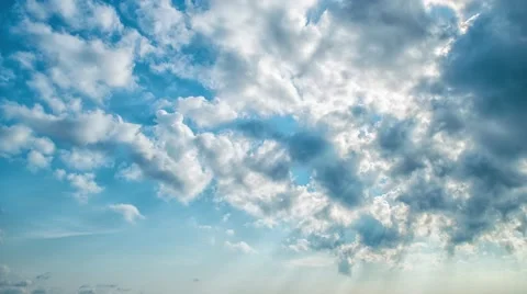 Time-lapse of beautiful white clouds moving over blue sky Video stock 67655237