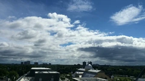 Time lapse of beautiful white clouds on blue sky background Stockbeeldmateriaal 77285430