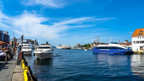 Time lapse of Bergen harbor in Norway on a sunny day Stock Footage 114717627