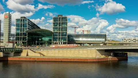 Time lapse of Berlin Central Station Hauptbahnhof Building Modern Architecture 스톡 동영상 139019761