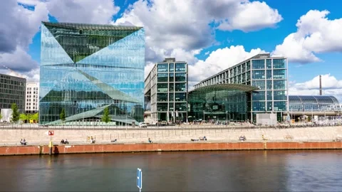 Time lapse of Berlin Central Station Hauptbahnhof Building Modern Architecture Vidéo 139020115