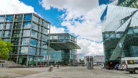 Time lapse of Berlin Central Station Hauptbahnhof Building Modern Architecture Vidéo 139022829