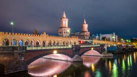 Time Lapse Of The Berlin Oberbaum Bridge At Night In 4K Stock-Footage 140066310