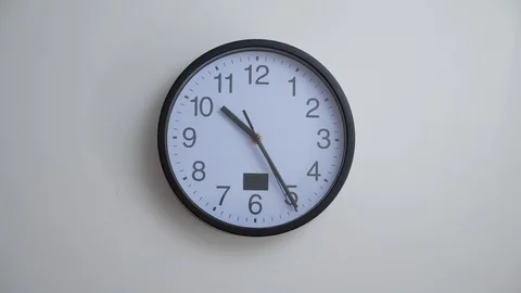 Time lapse of a big clock on a white wall. Stock-Footage 105381740