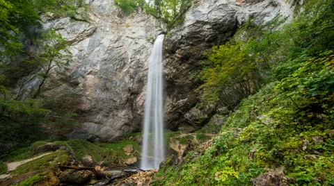 Time Lapse - Big waterfall Видео 58649080