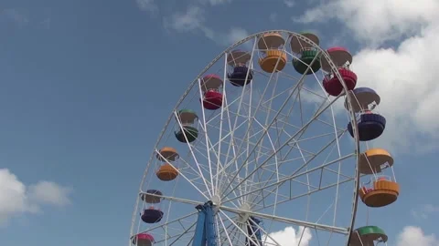 Time lapse of a big wheel in an amusement park Video stock 242320515