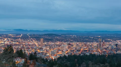 Time-lapse of Blue Hour and Traffic Light Trails over Portland Cityscape in OR 스톡 동영상 45275991