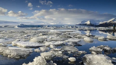 Time lapse of blue icebergs floating in Jokulsarlon glacial lagoon, Iceland Video stock 43015314